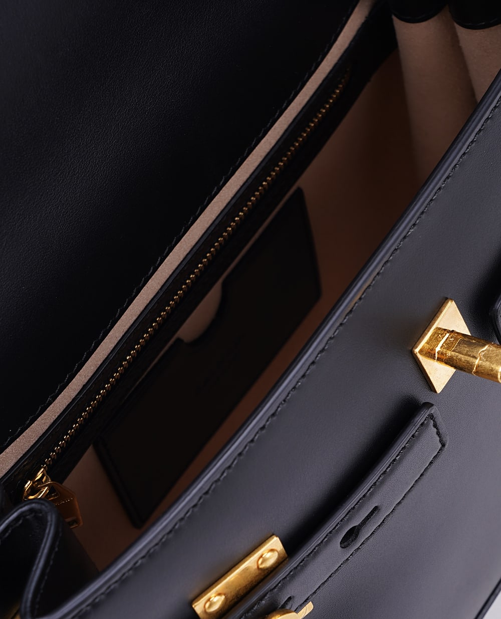 Шкіряна сумка B-Buzz 23 Balmain BN0DB526LAVE, чорний колір • Купити в інтернет-магазині Kameron