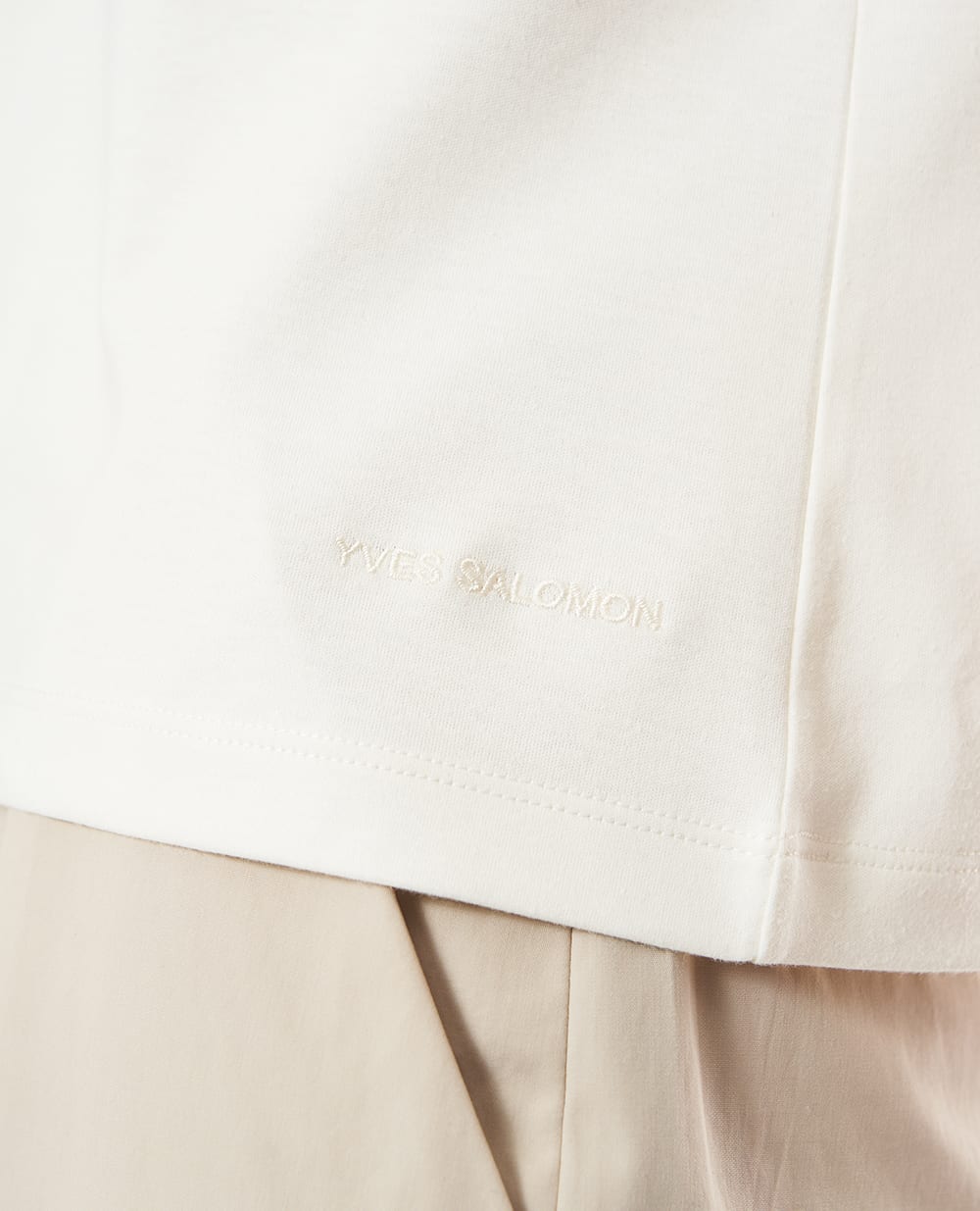 Футболка з бавовняно-шовкового трикотажу Yves Salomon 26EFH03458L01W, білий колір • Купити в інтернет-магазині Kameron