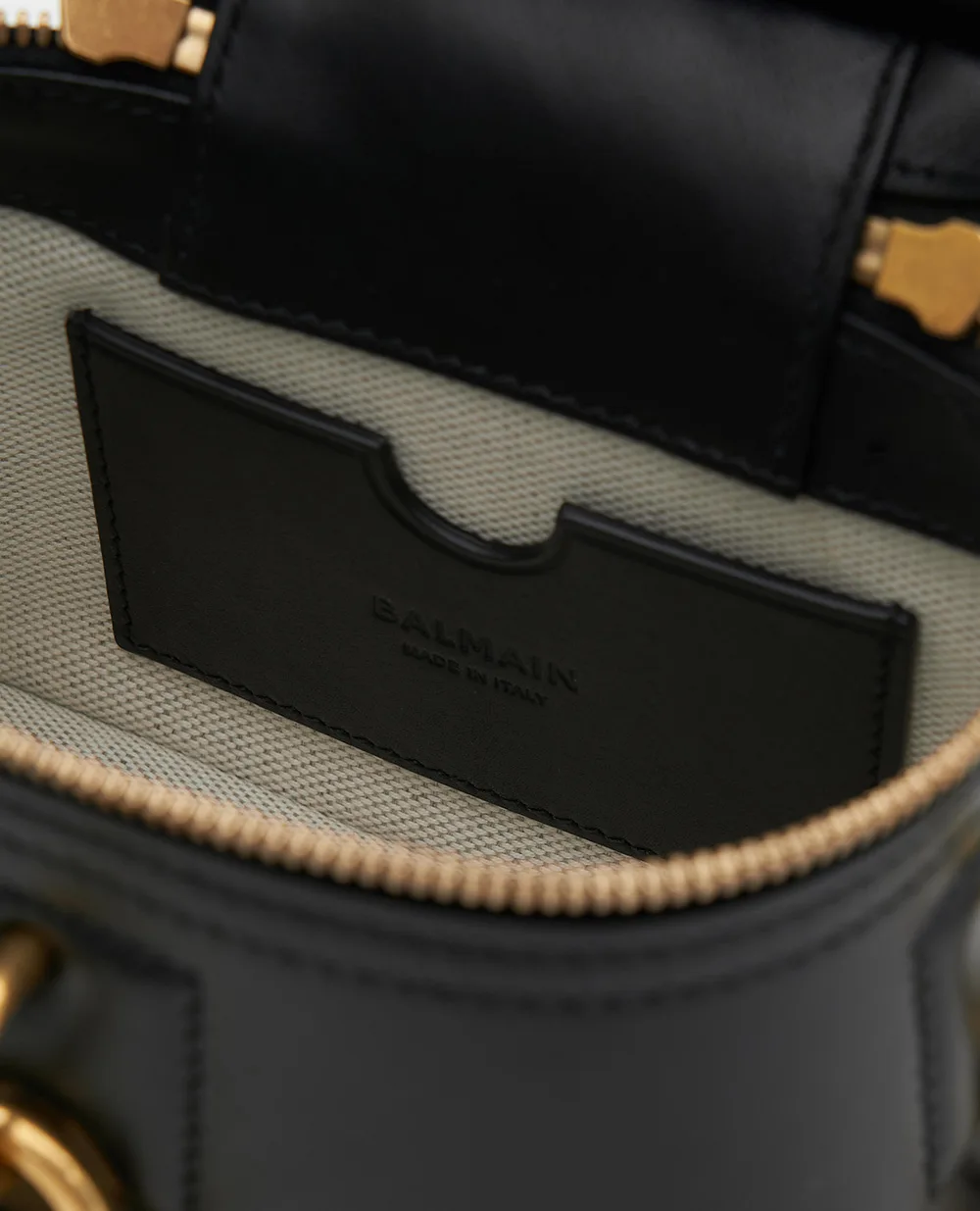 Сумка Pulse Vanity из кожи Balmain FN1BH004LORL, черный цвет • Купить в интернет-магазине Kameron