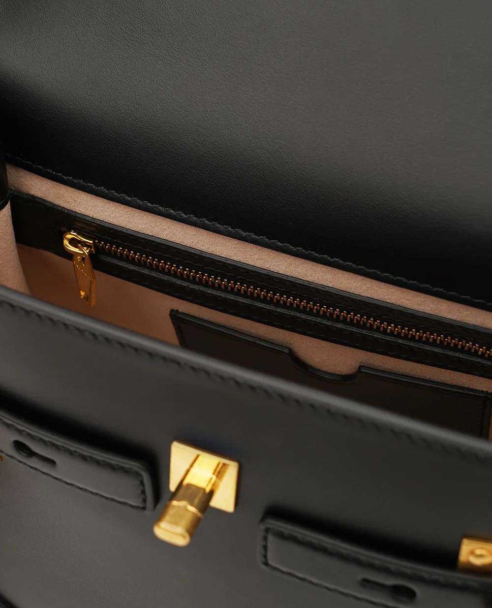  Шкіряна сумка B-Buzz 23 Balmain DN1DB526LAVE, чорний колір • Купити в інтернет-магазині Kameron