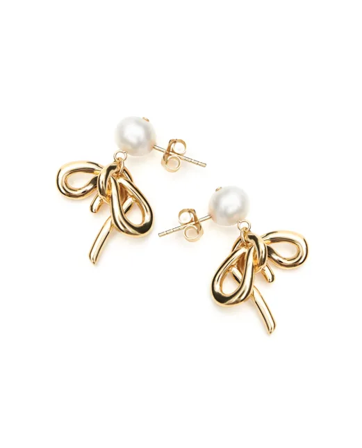 Completedworks Серьги из жемчуга и переработанного золота с позолотой - Артикул: P203