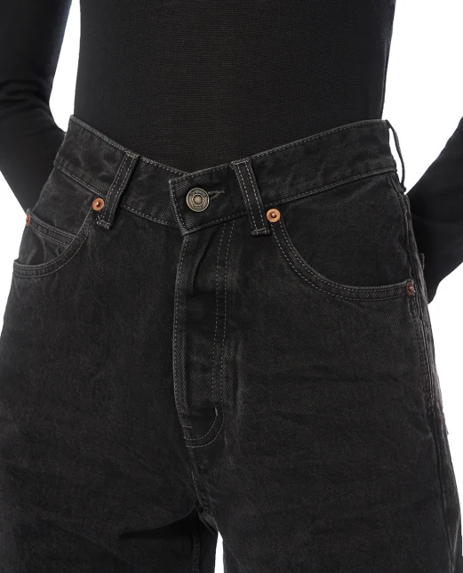 Saint Laurent Джинси з V-подібною талією - Артикул: 834135-Y13MA