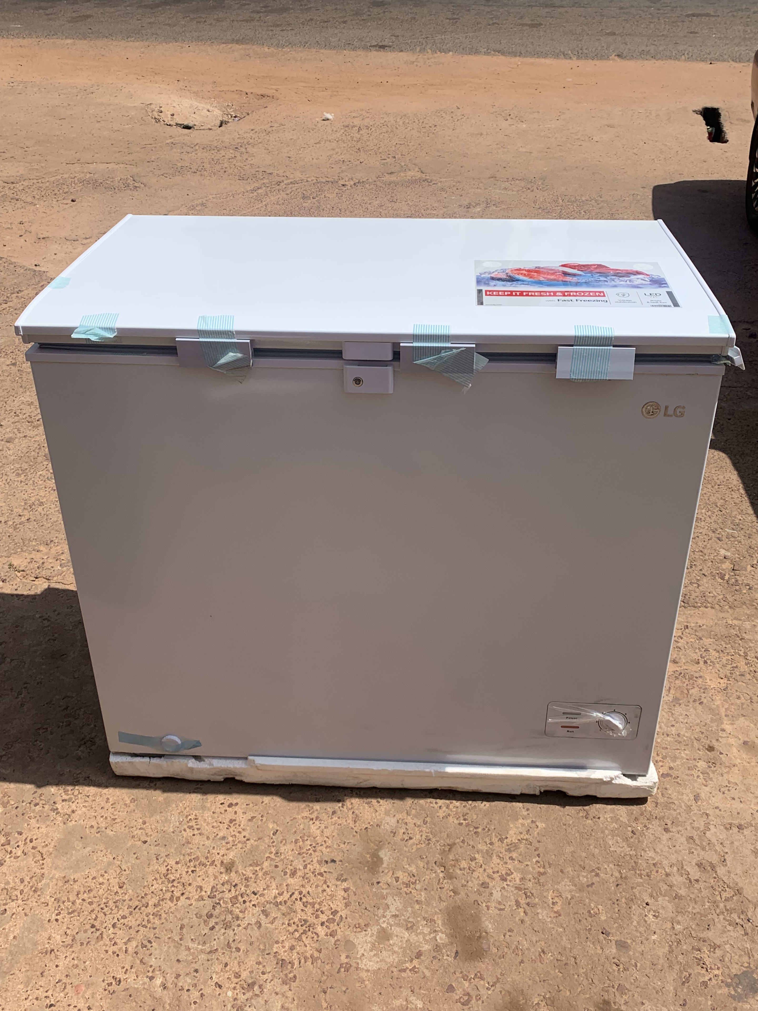 LG Chest Freezer FRZ215 190 liters 