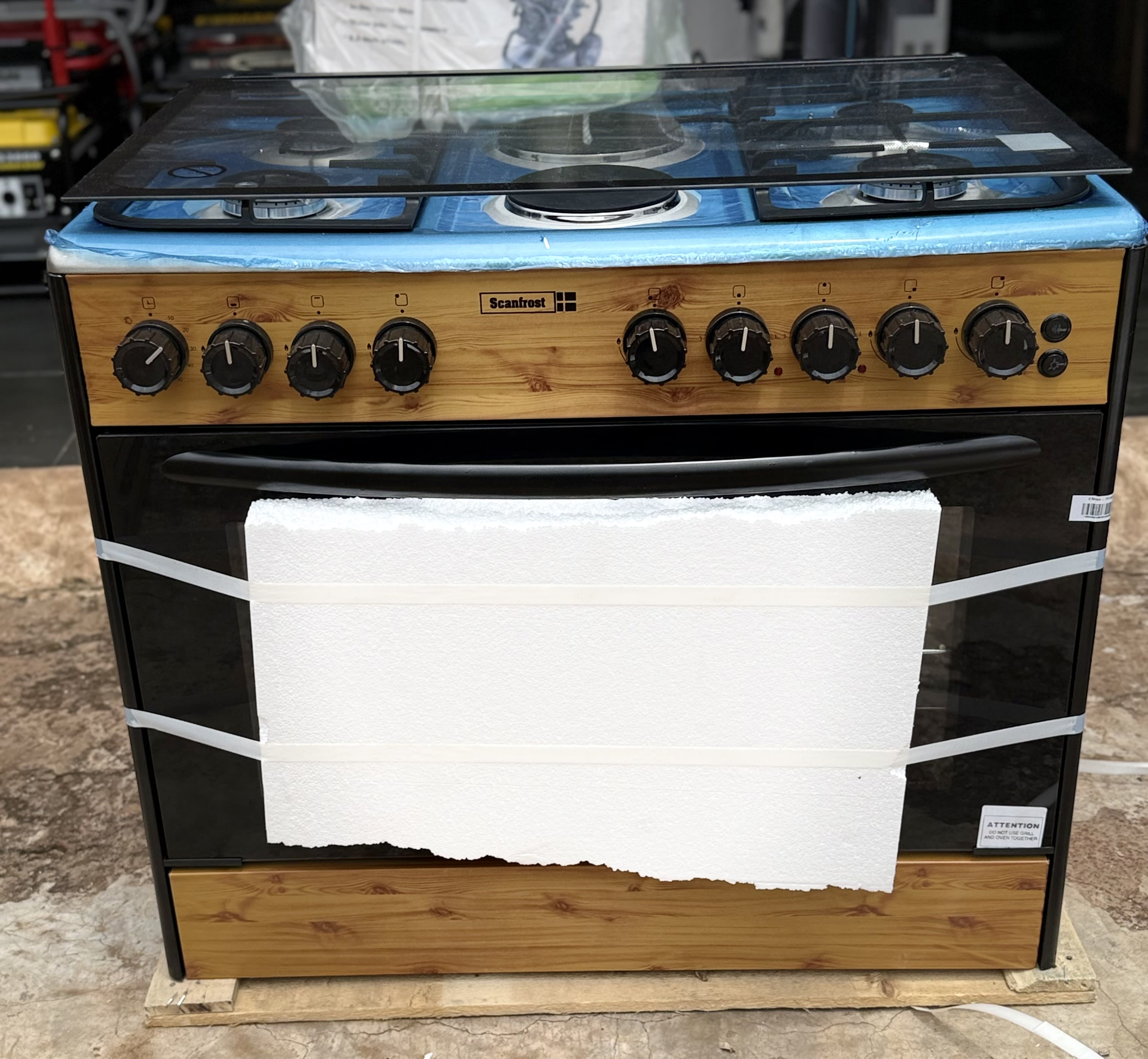 Scanfrost Gas Cooker SFC9425NGF 4 gas 2 Electric