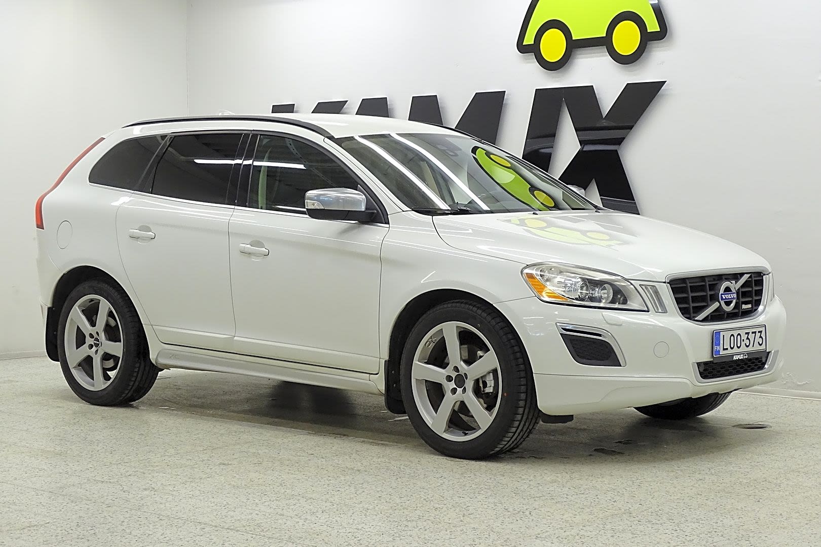 Myydään Volvo XC60 D5 AWD RDesign aut / Nahka / Koukku