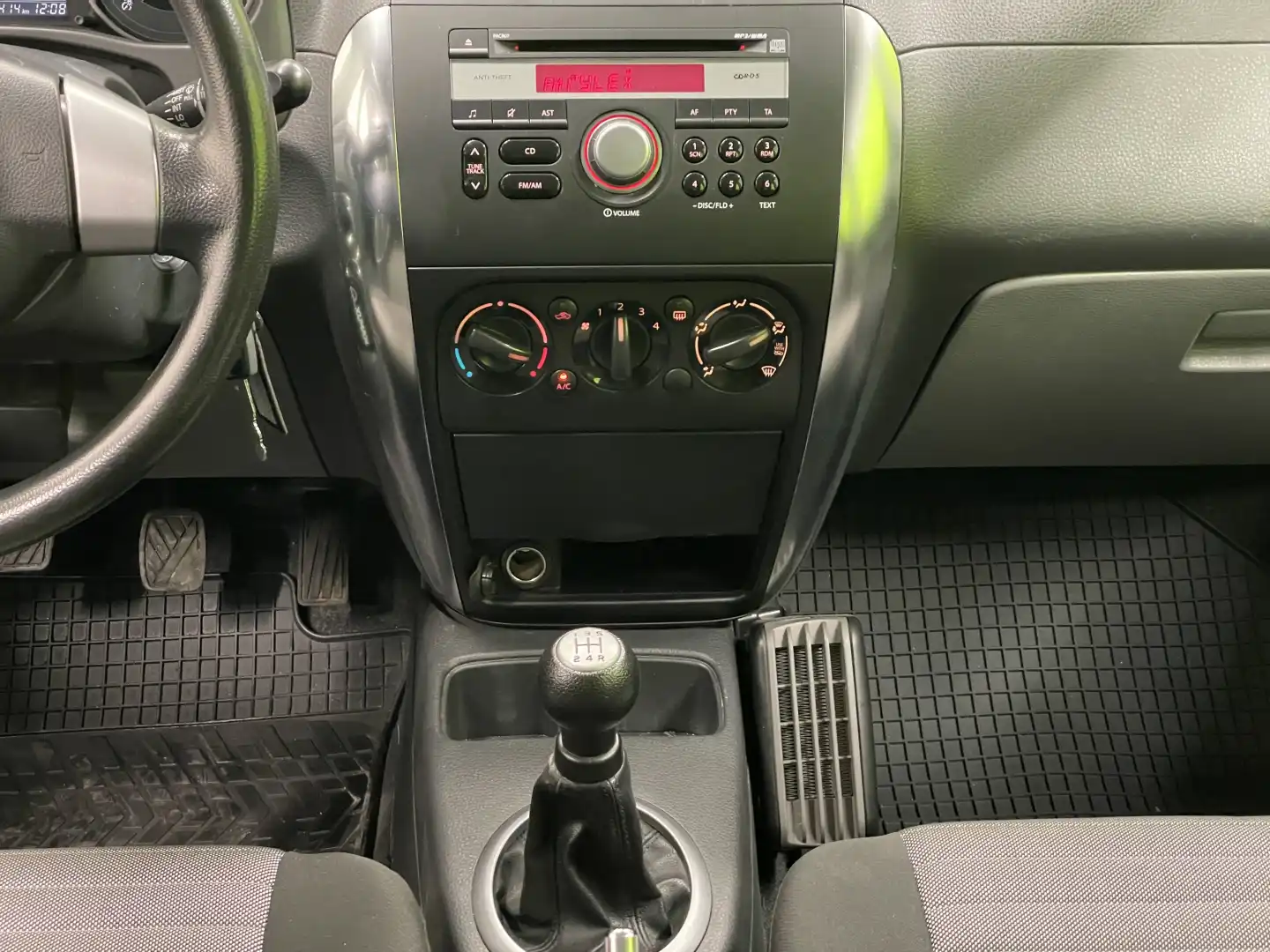 car-image