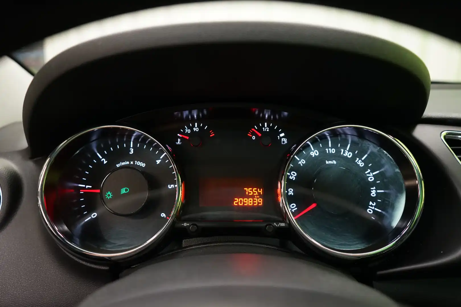 car-image