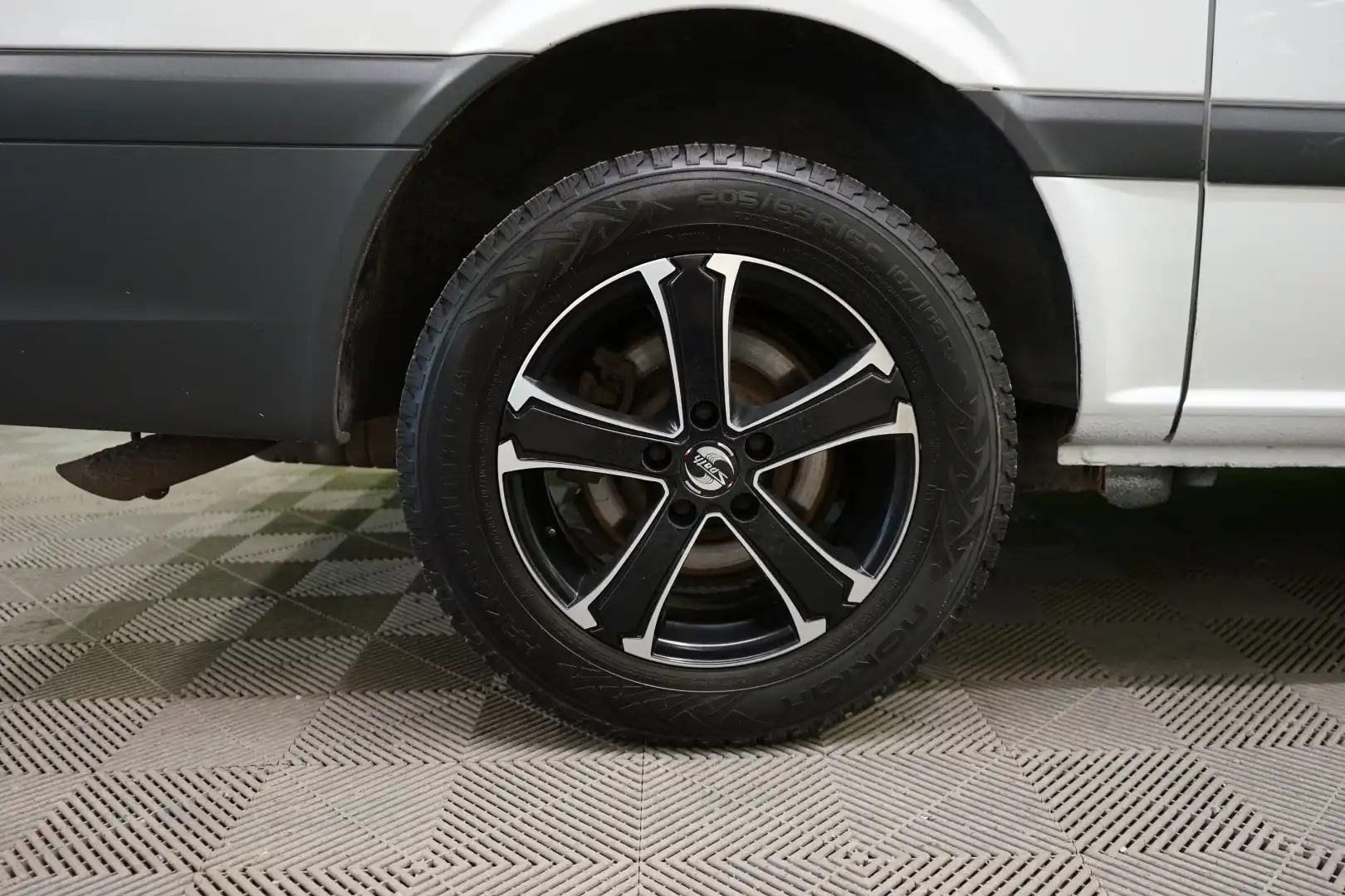 car-image