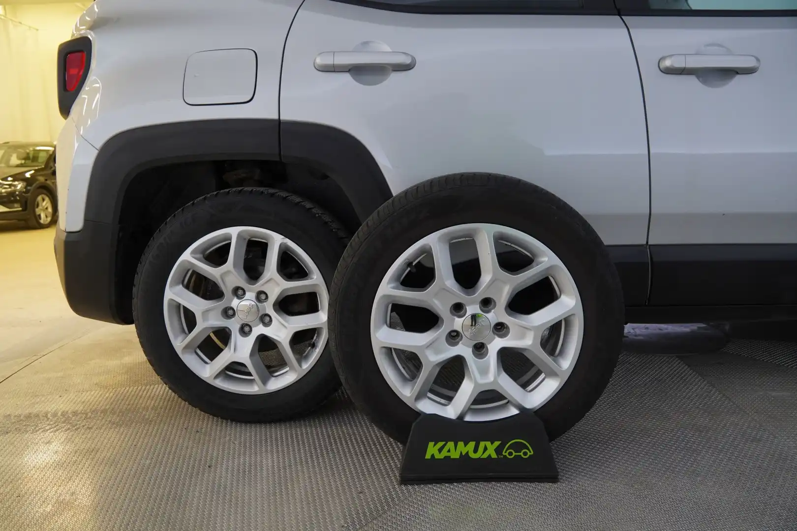 car-image