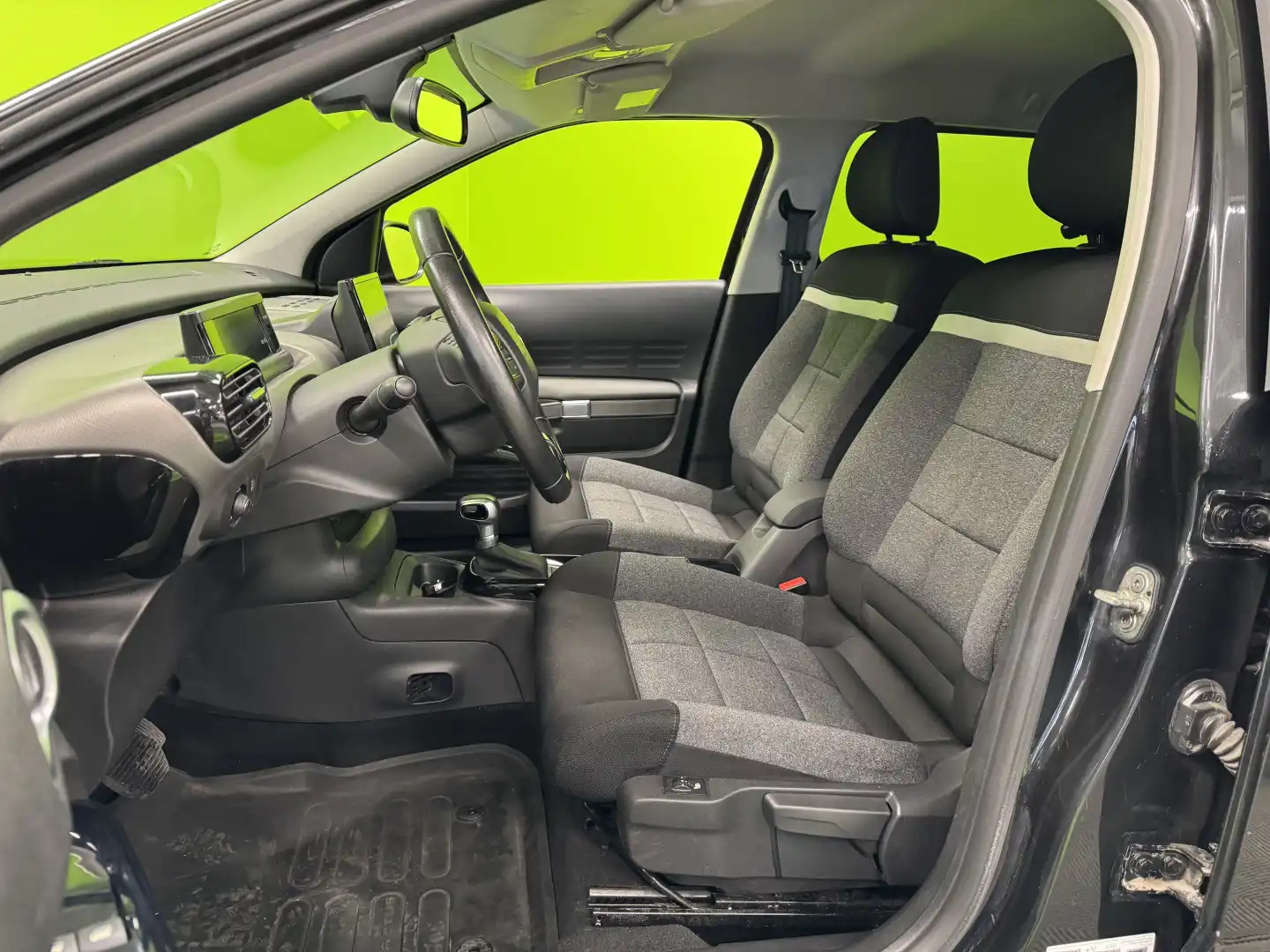 car-image