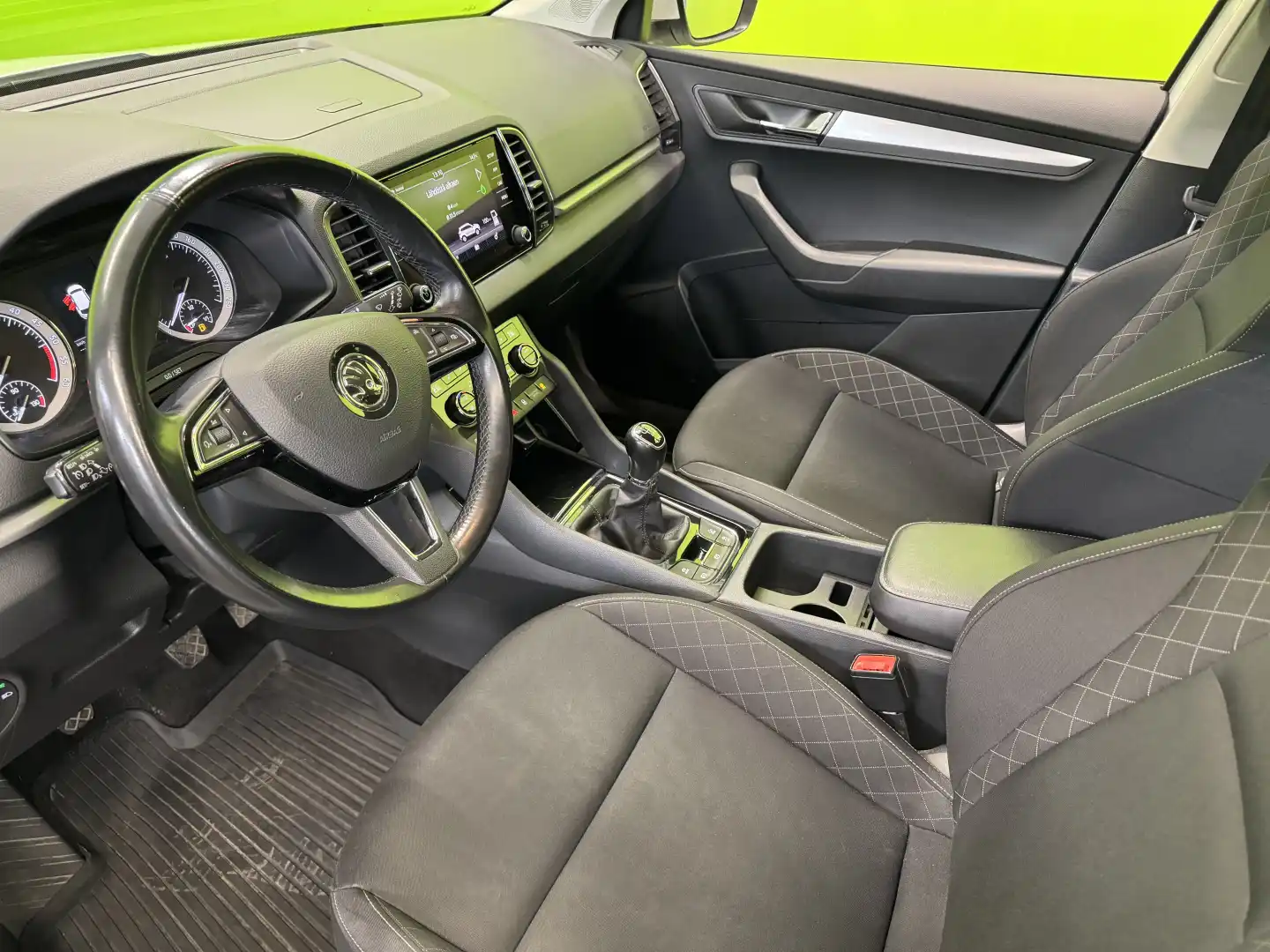 car-image