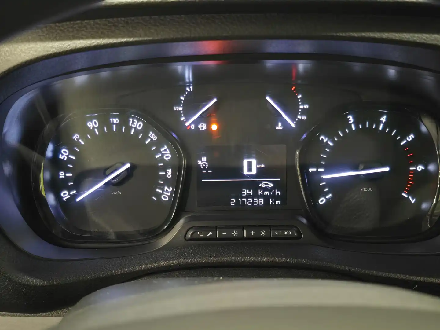 car-image