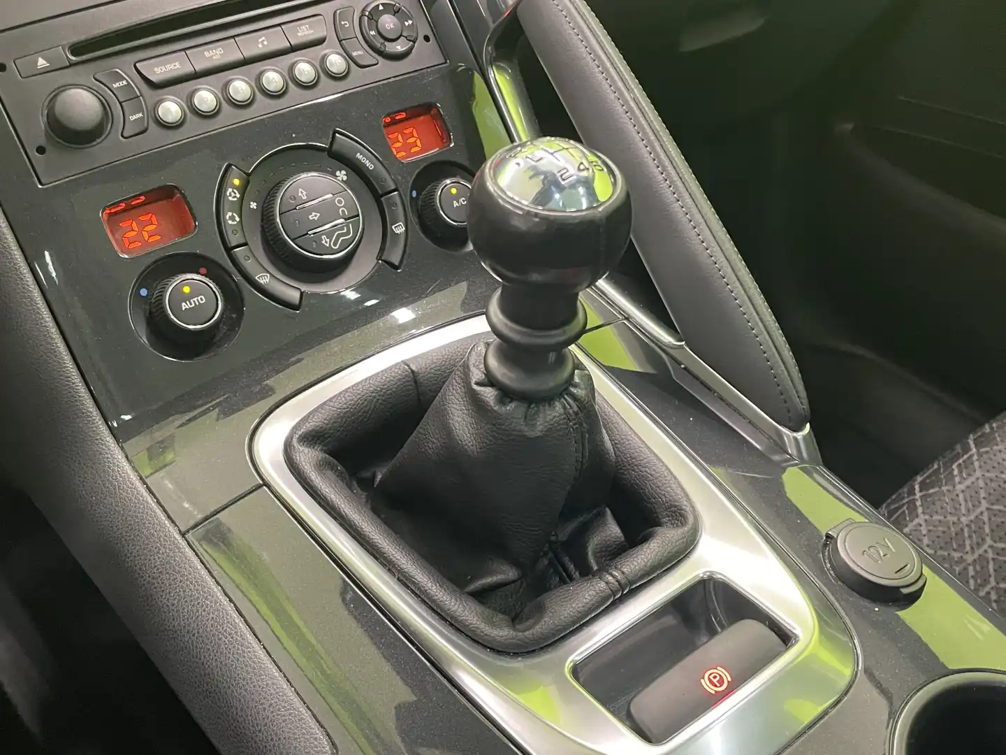 car-image