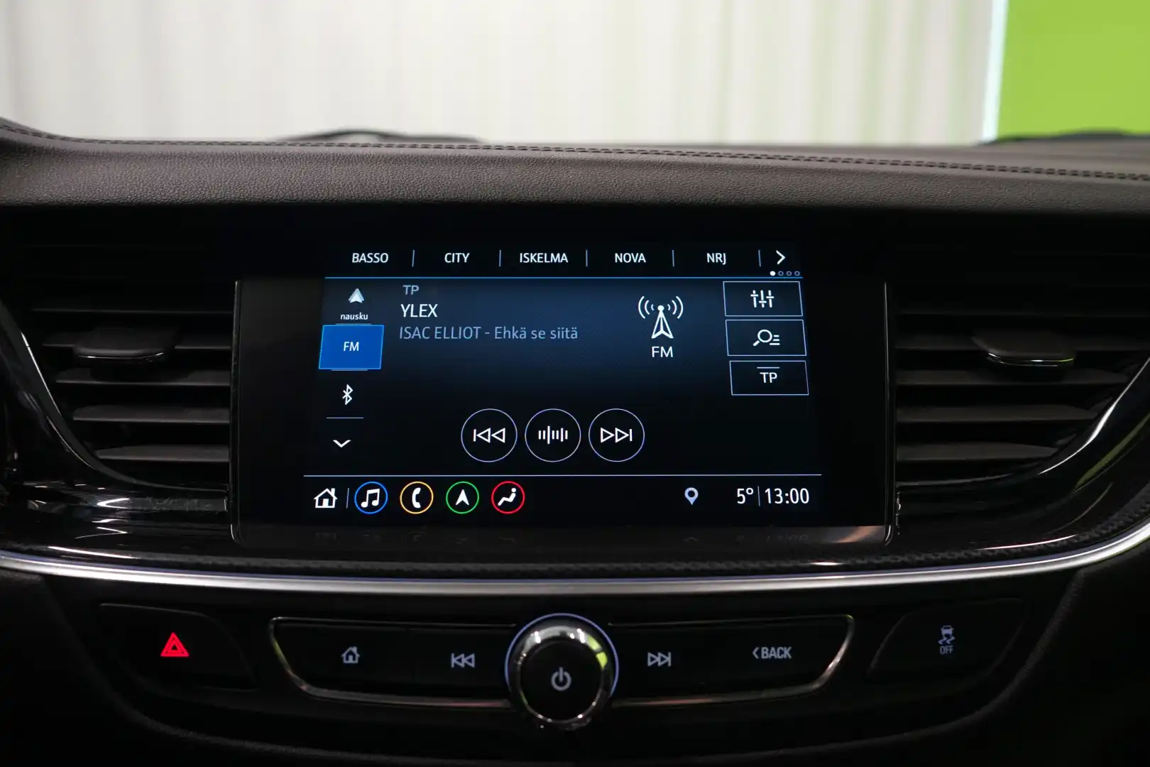 car-image
