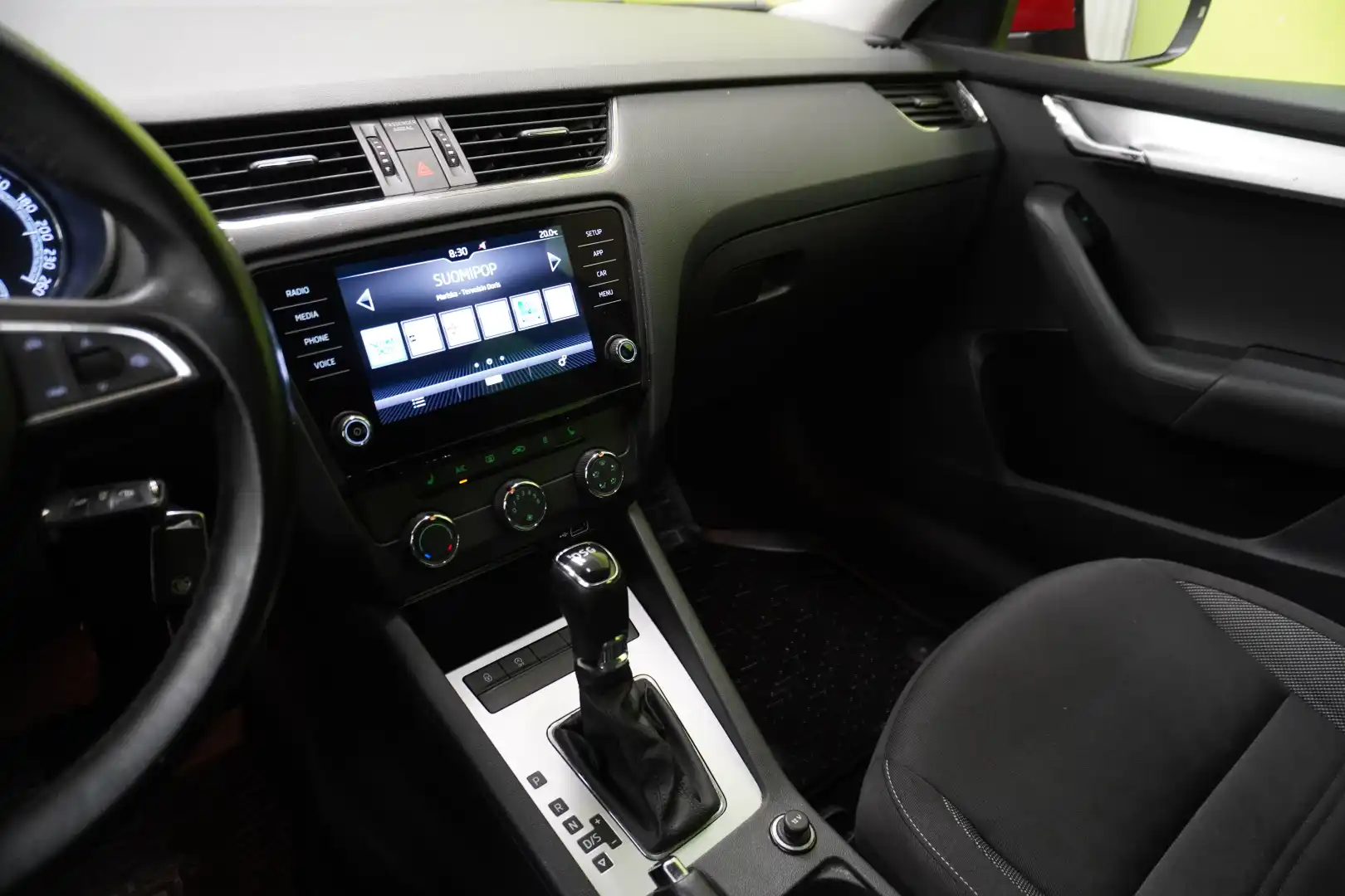 car-image