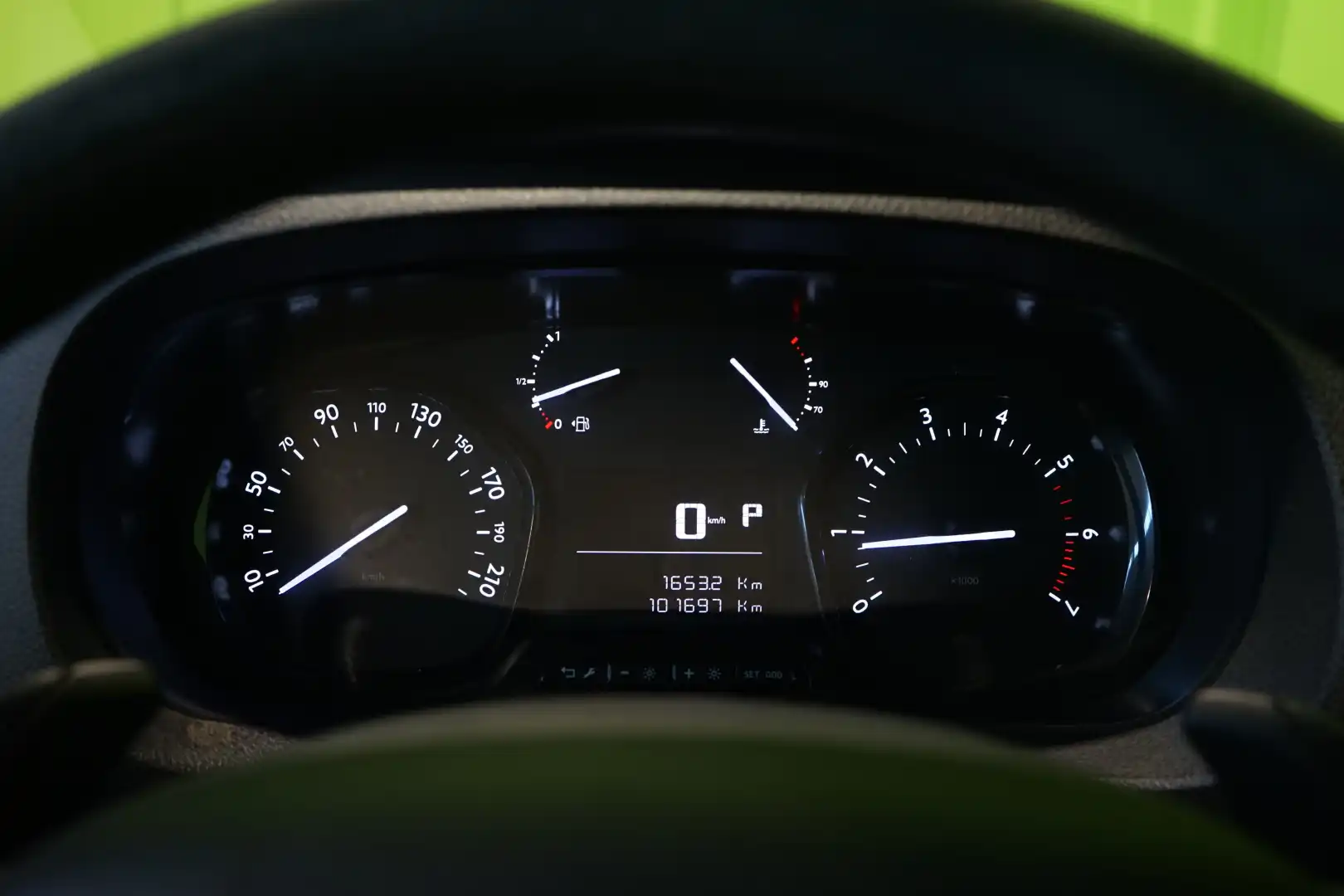 car-image