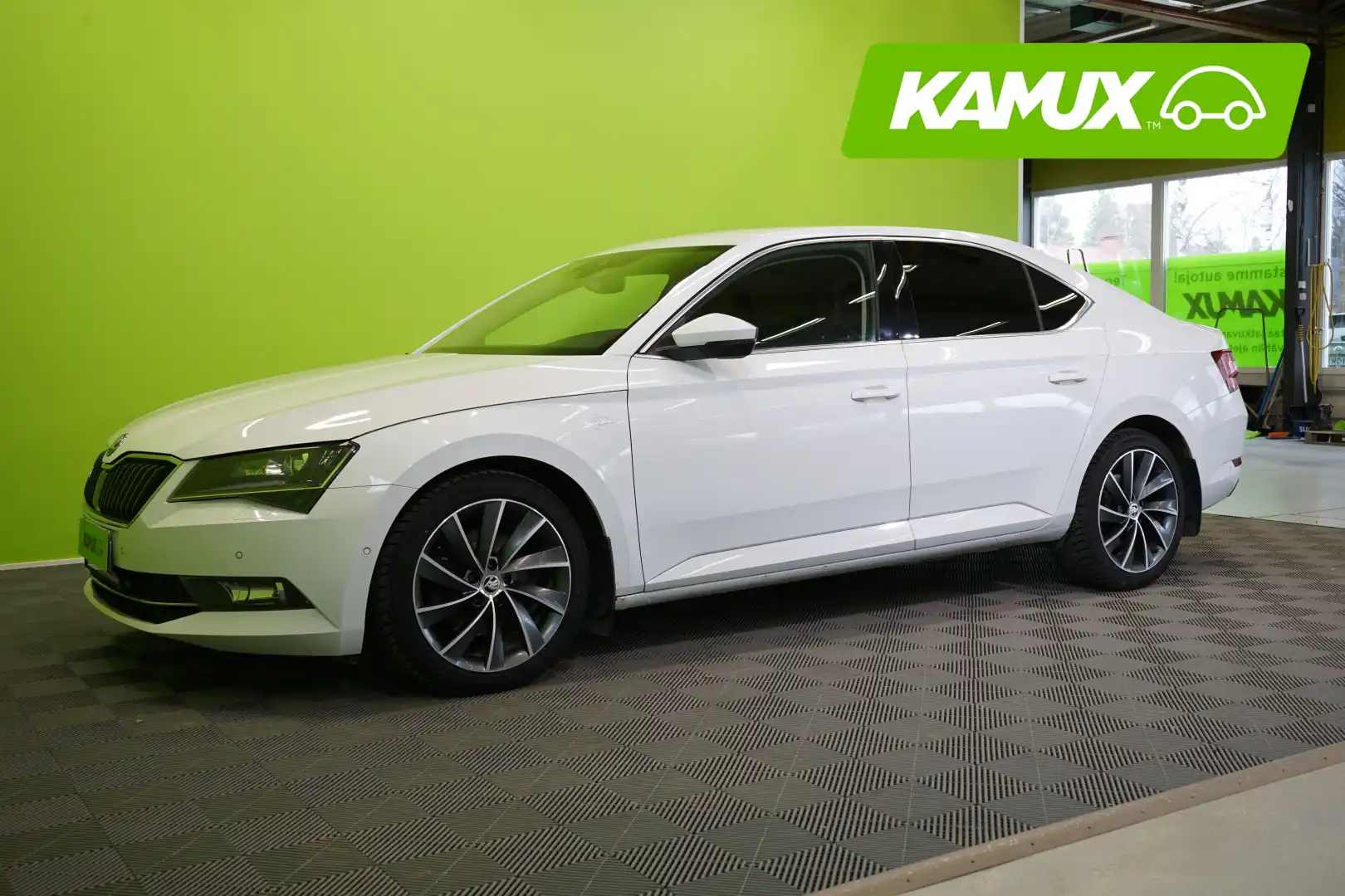 car-image