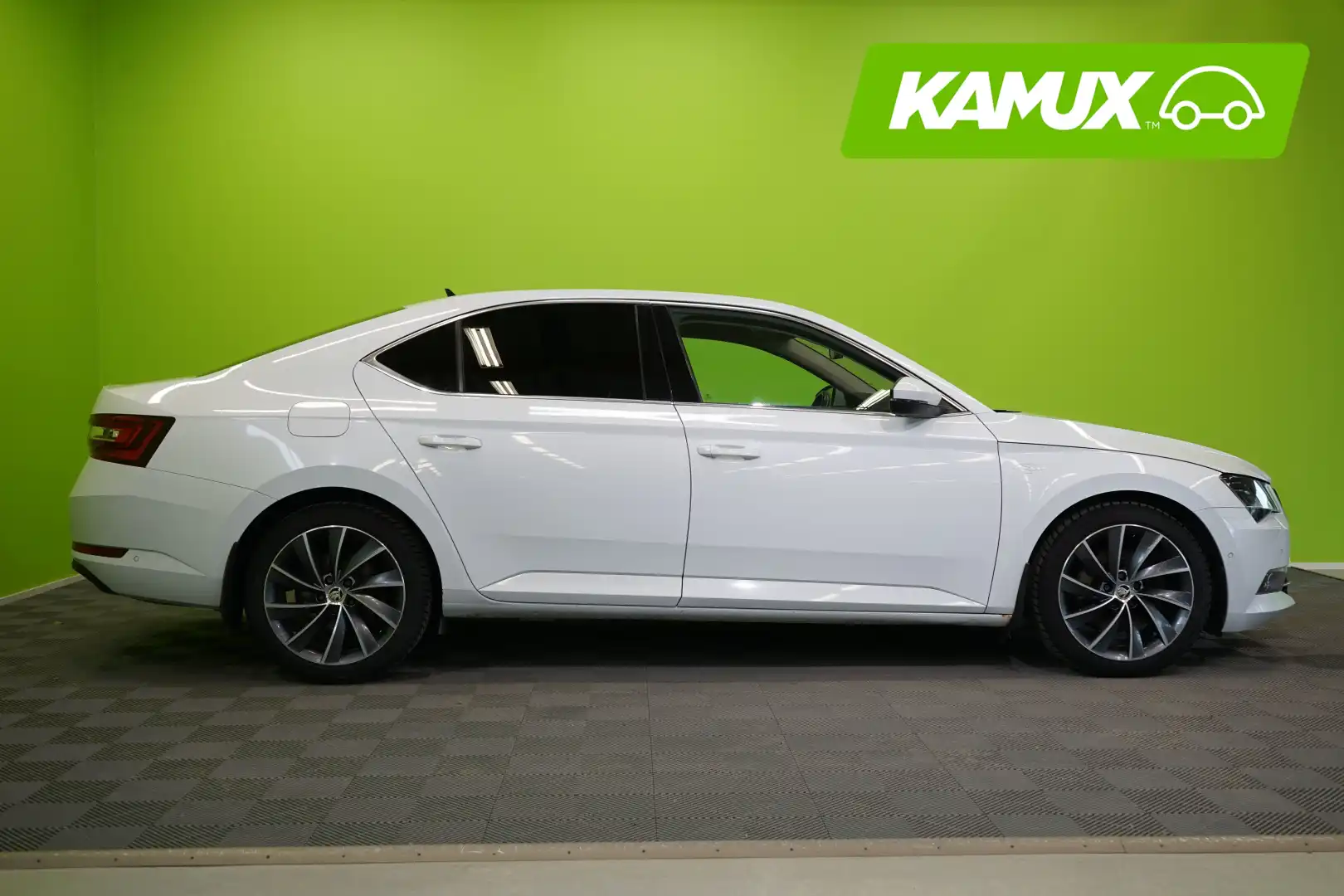 car-image