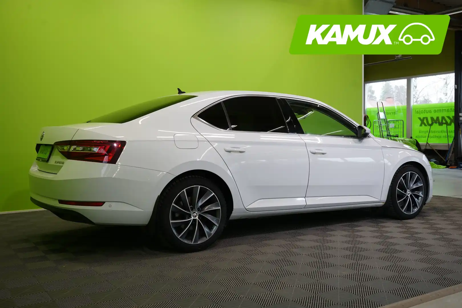 car-image