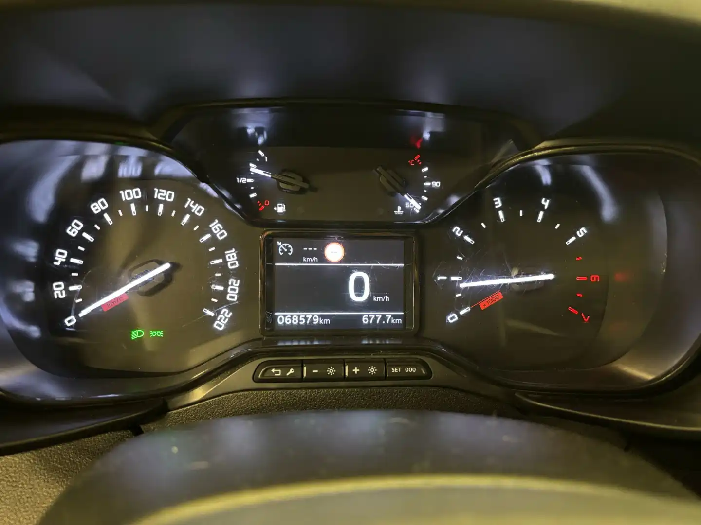 car-image