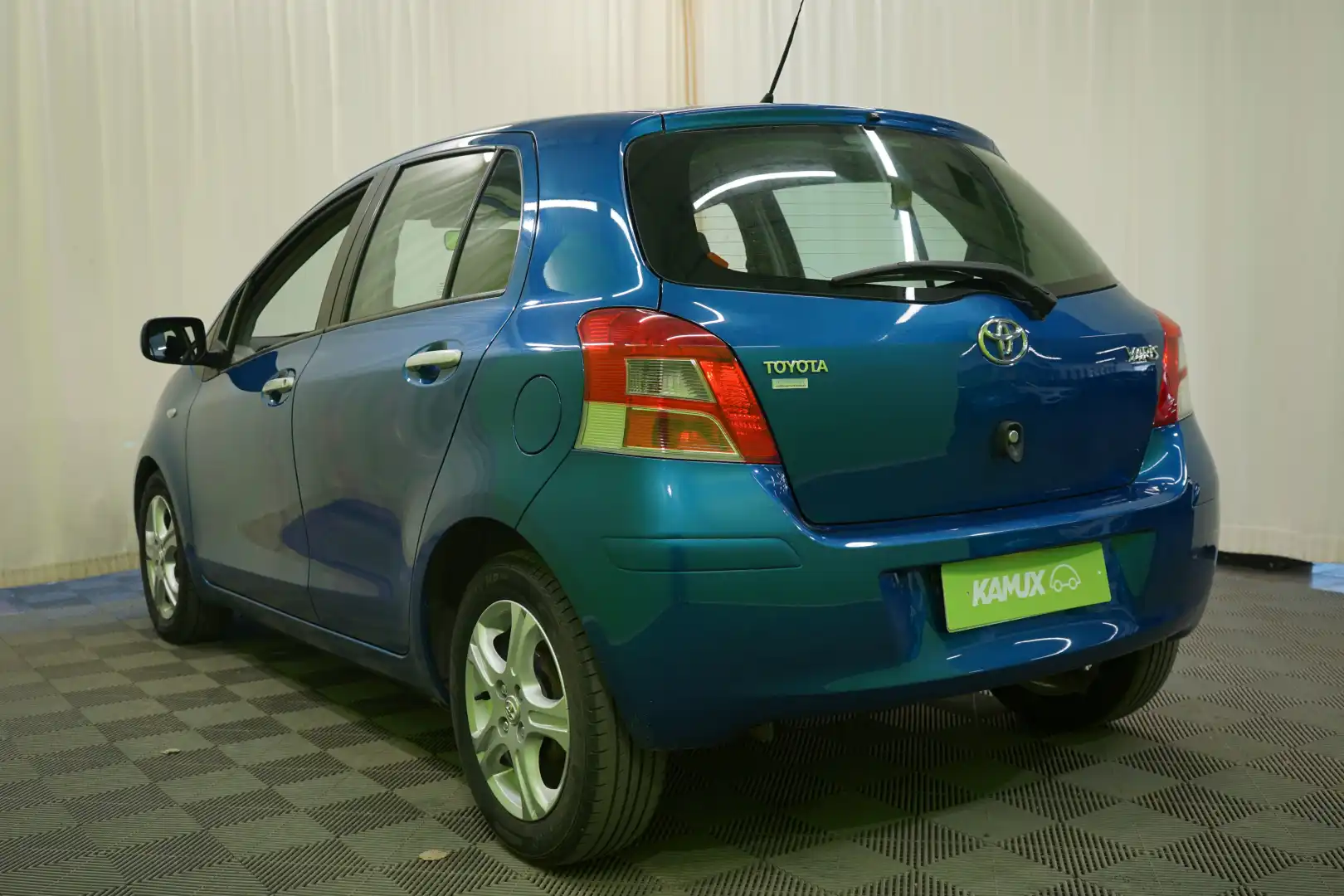 car-image