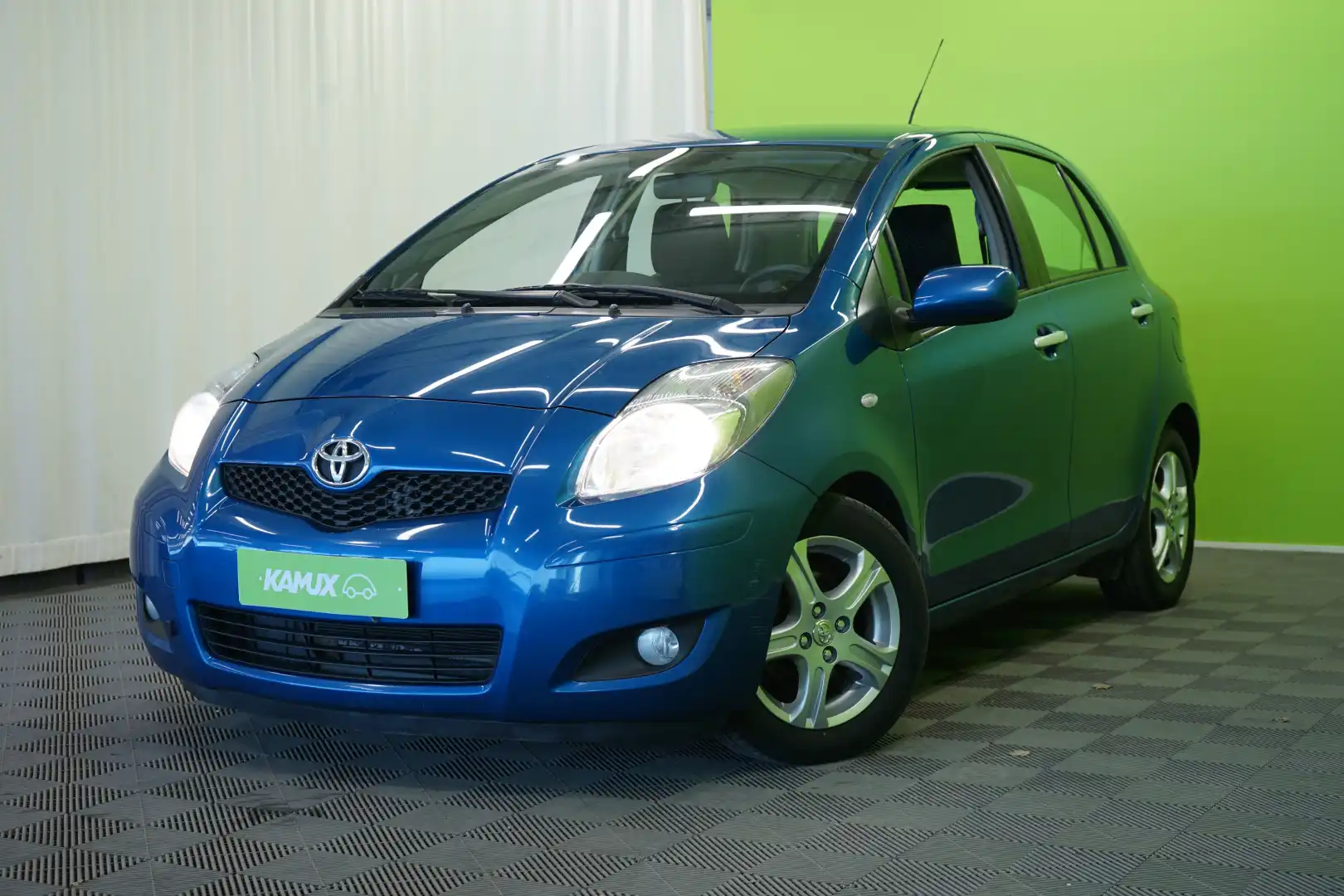 car-image