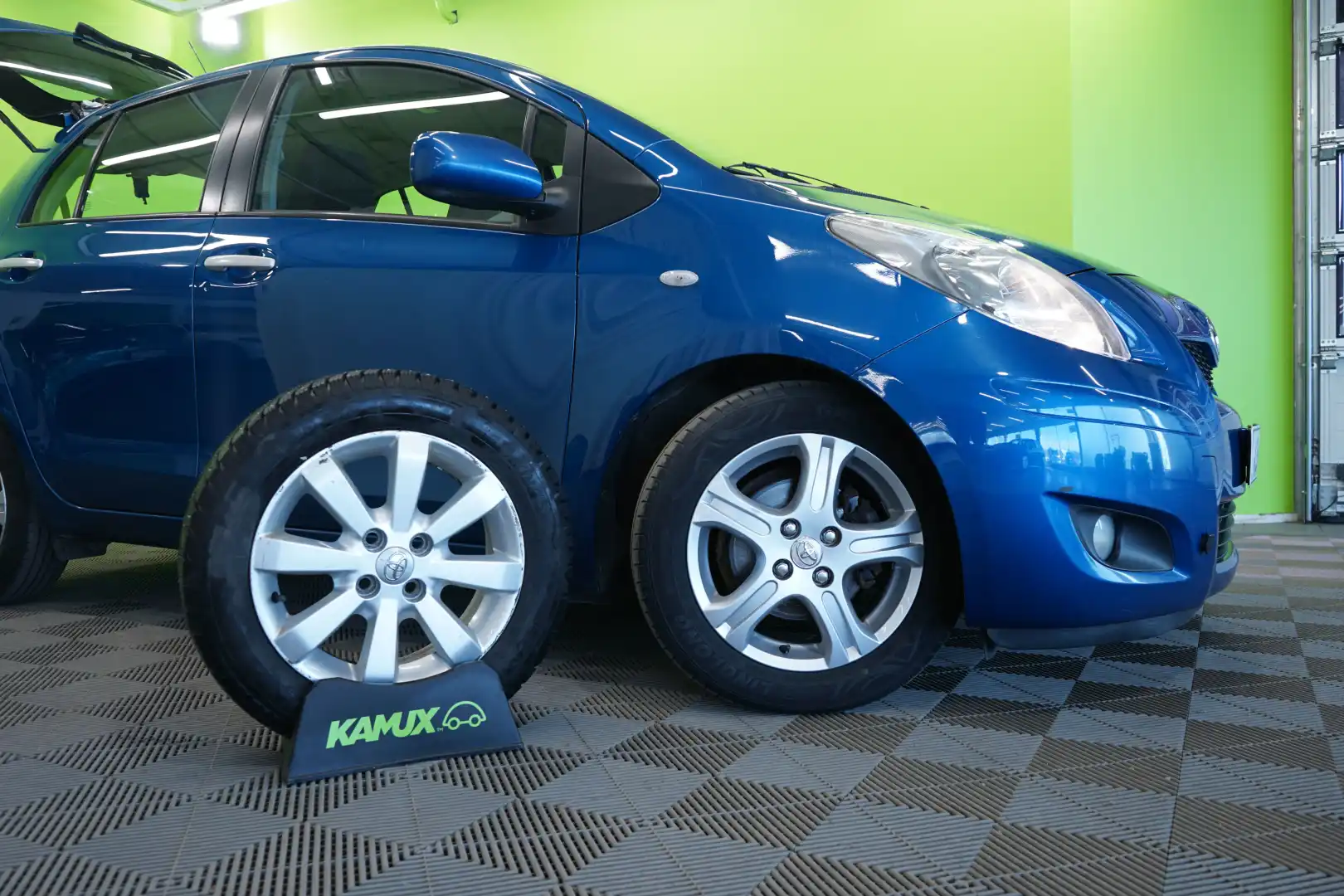 car-image