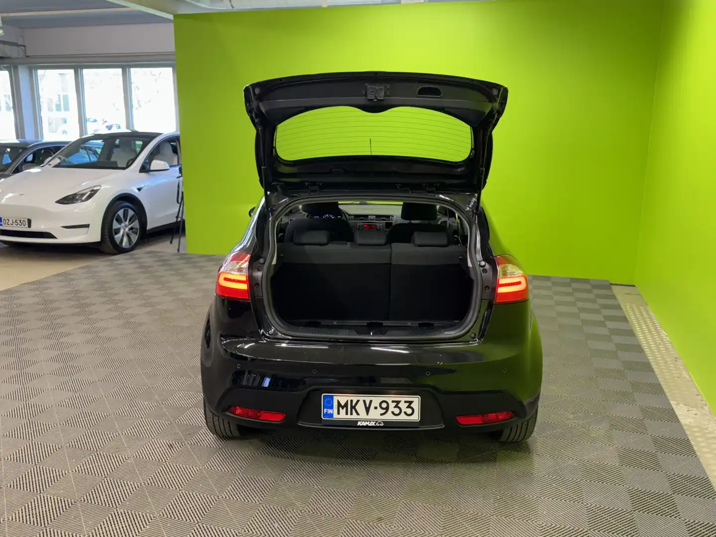 car-image