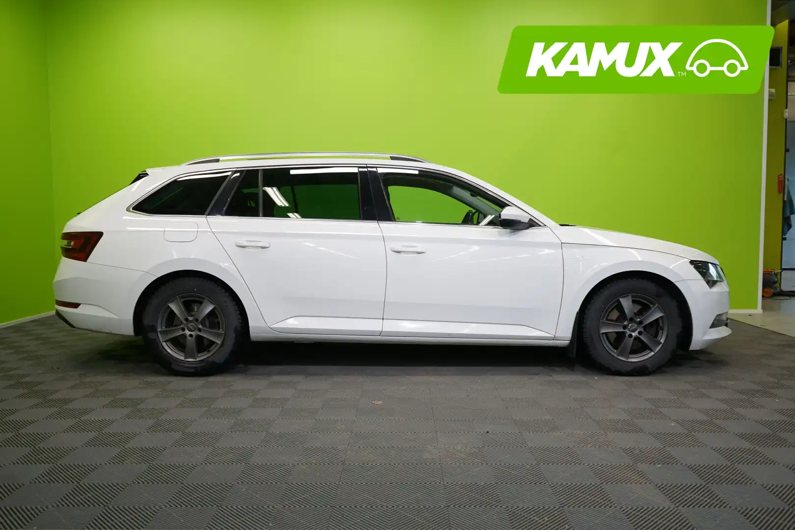 car-image
