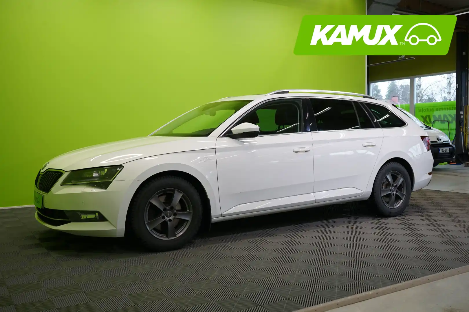 car-image