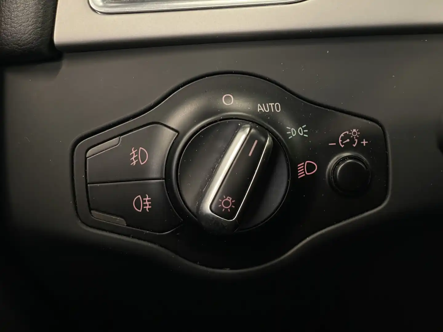 car-image