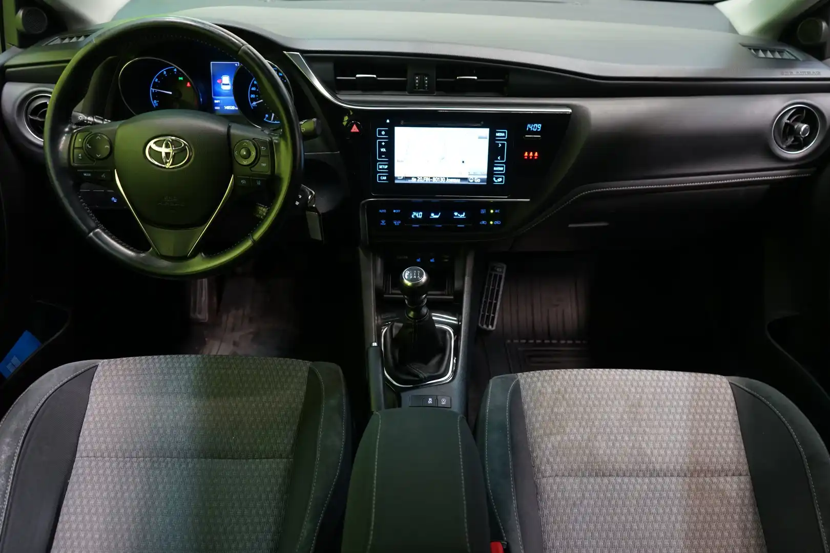 car-image