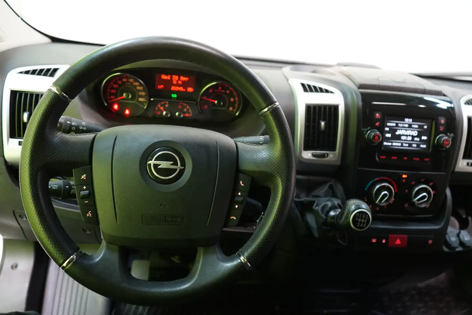 car-image
