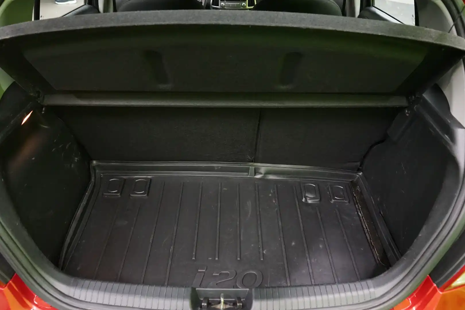 car-image