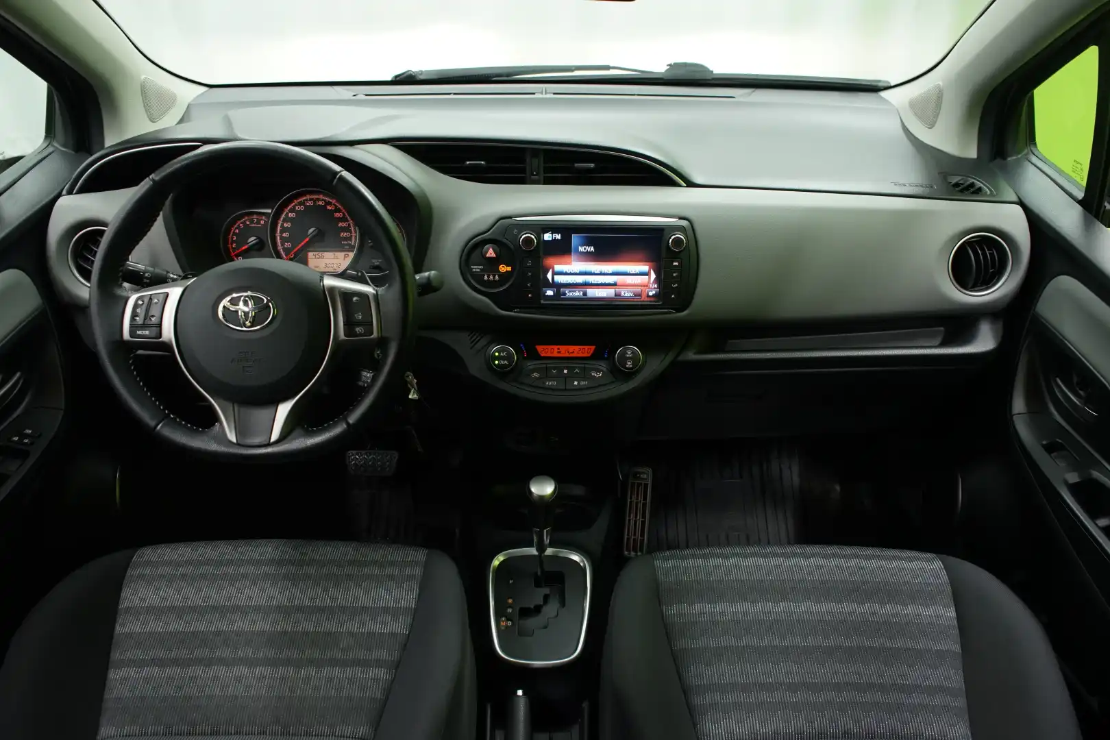 car-image