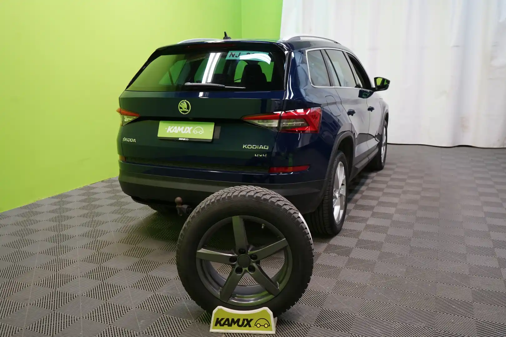 car-image