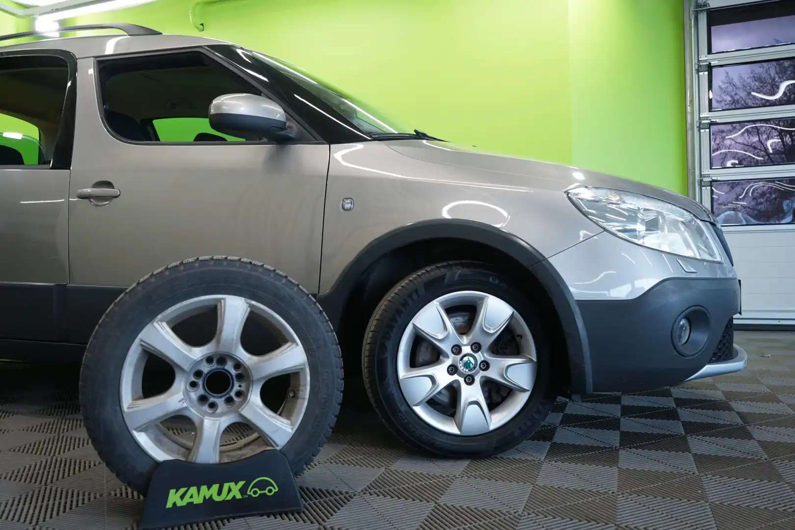 car-image