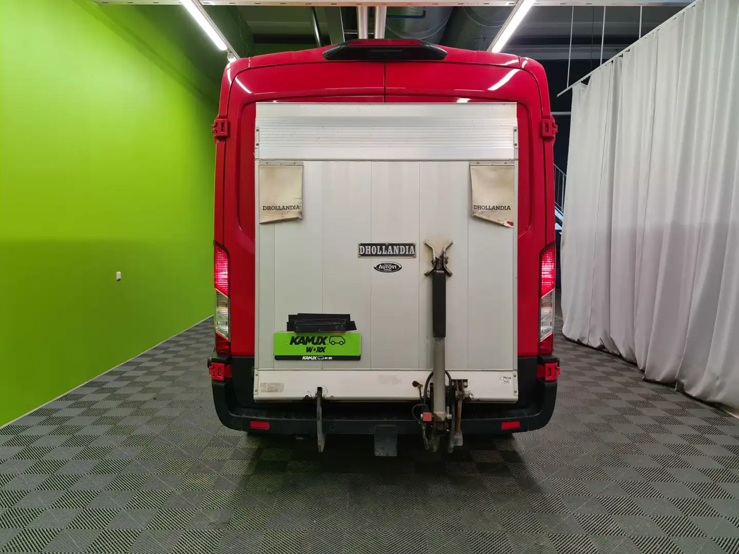 car-image