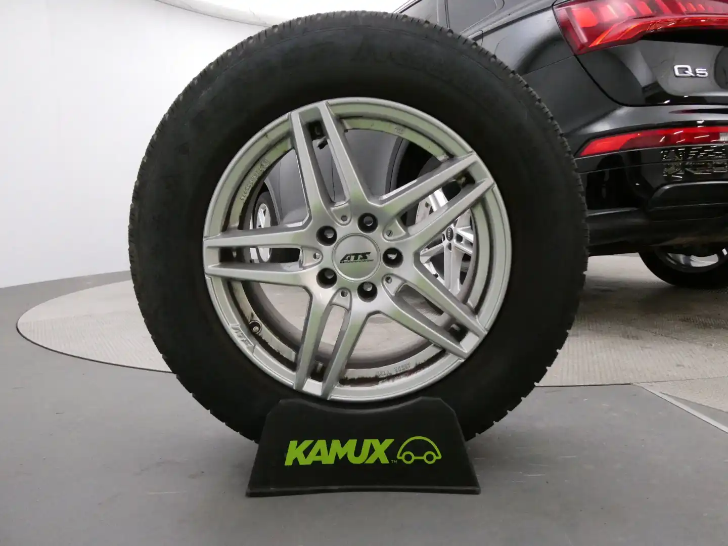 car-image