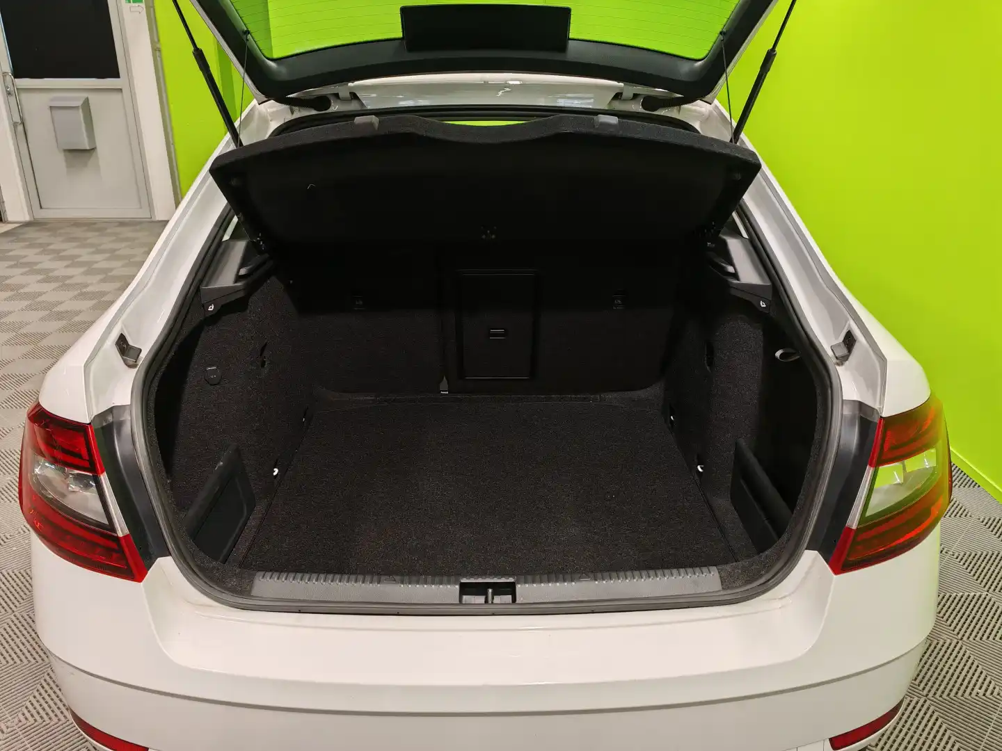 car-image