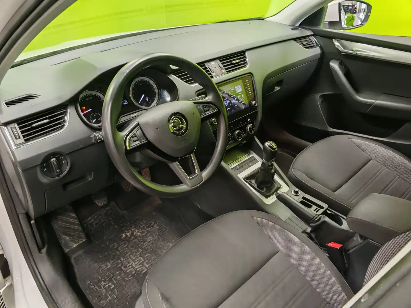 car-image