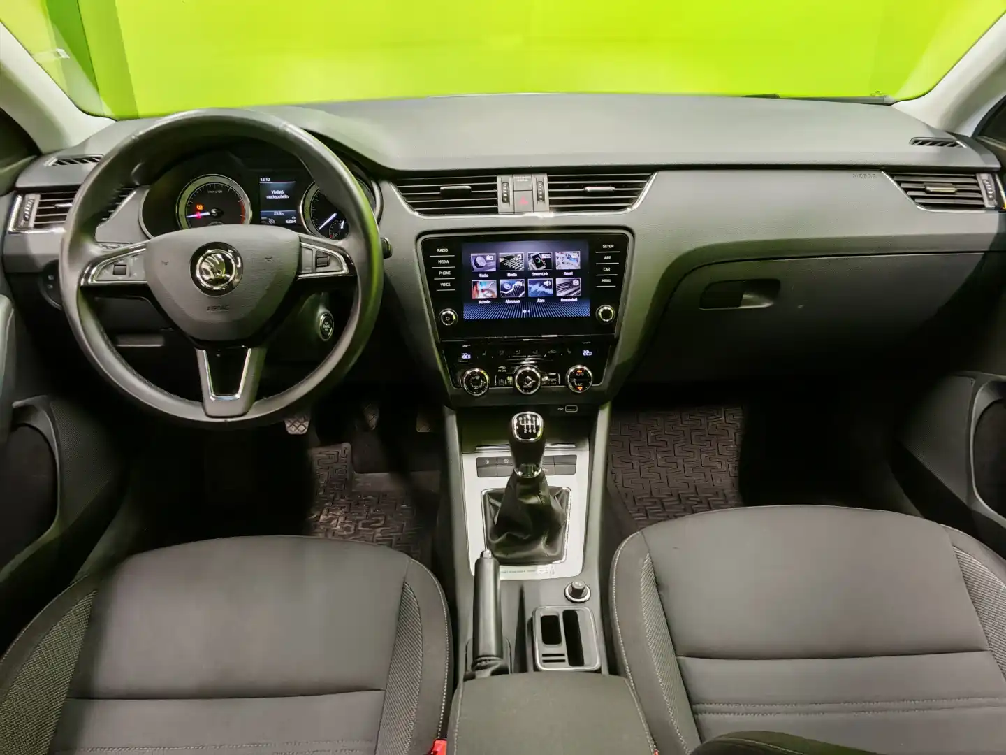 car-image