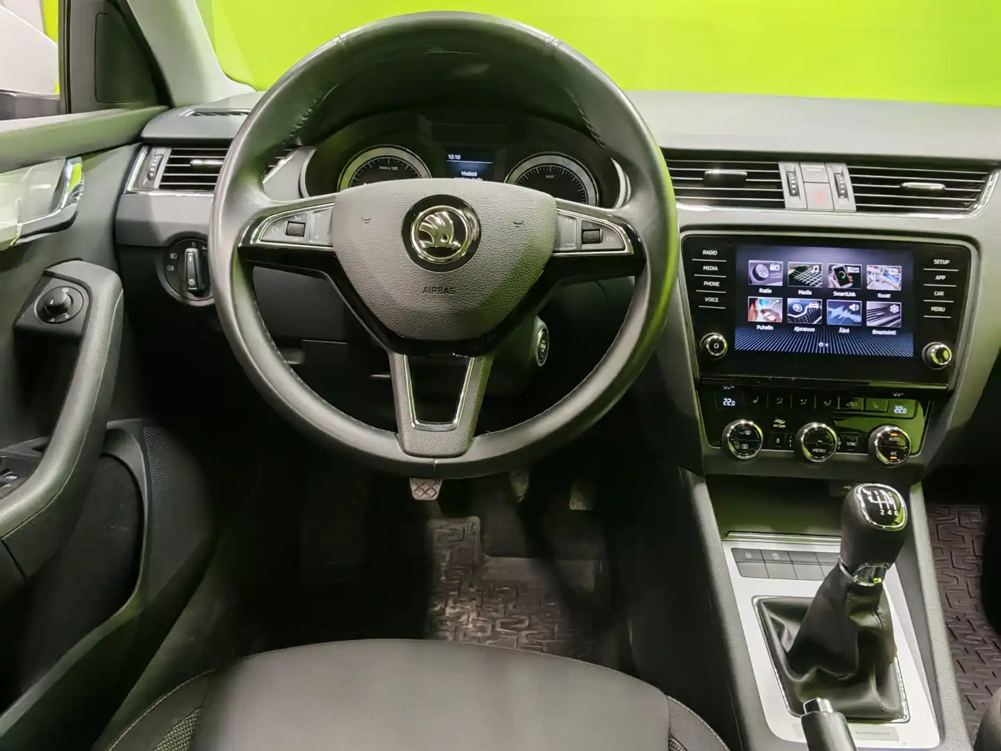 car-image