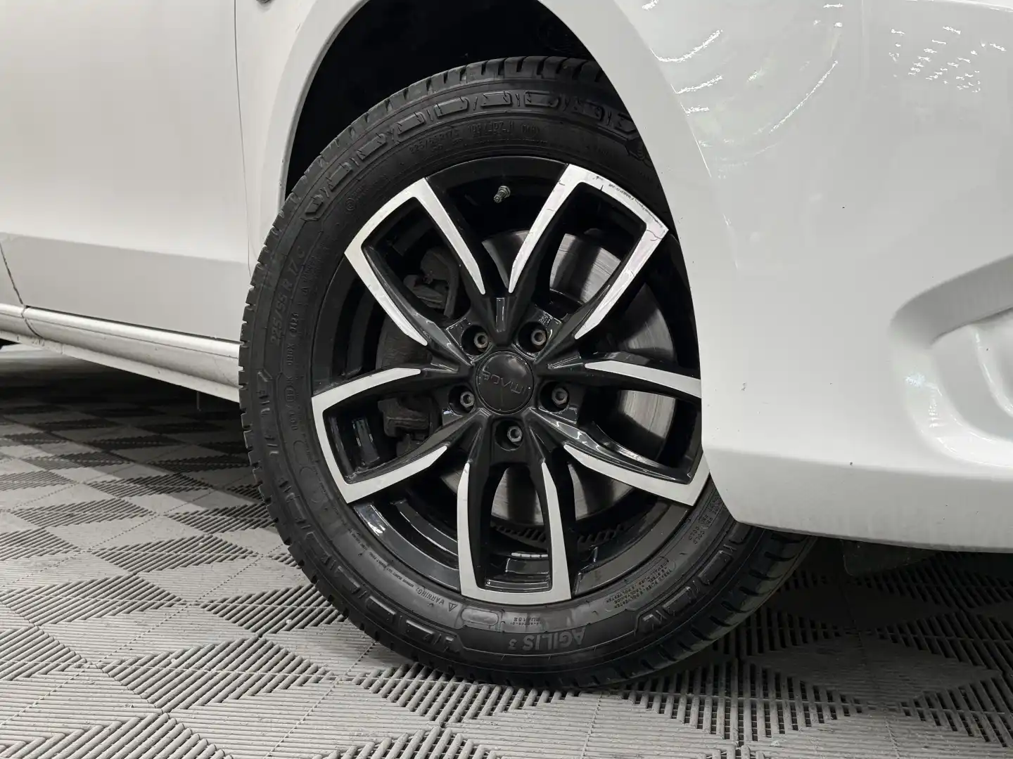 car-image