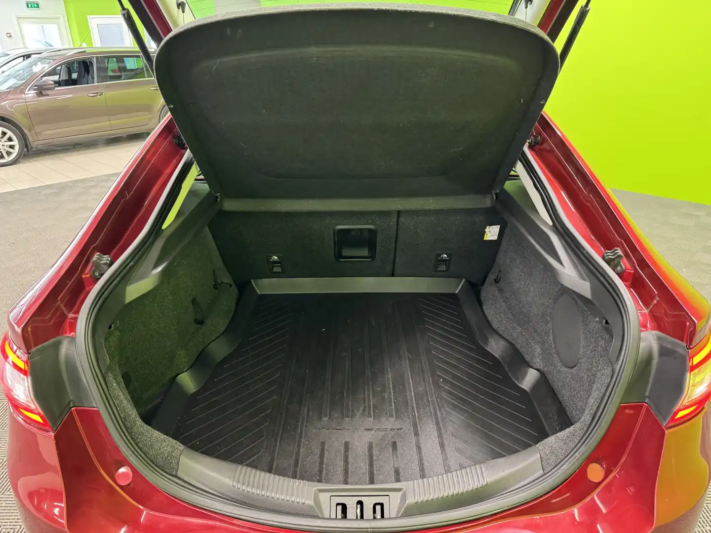 car-image