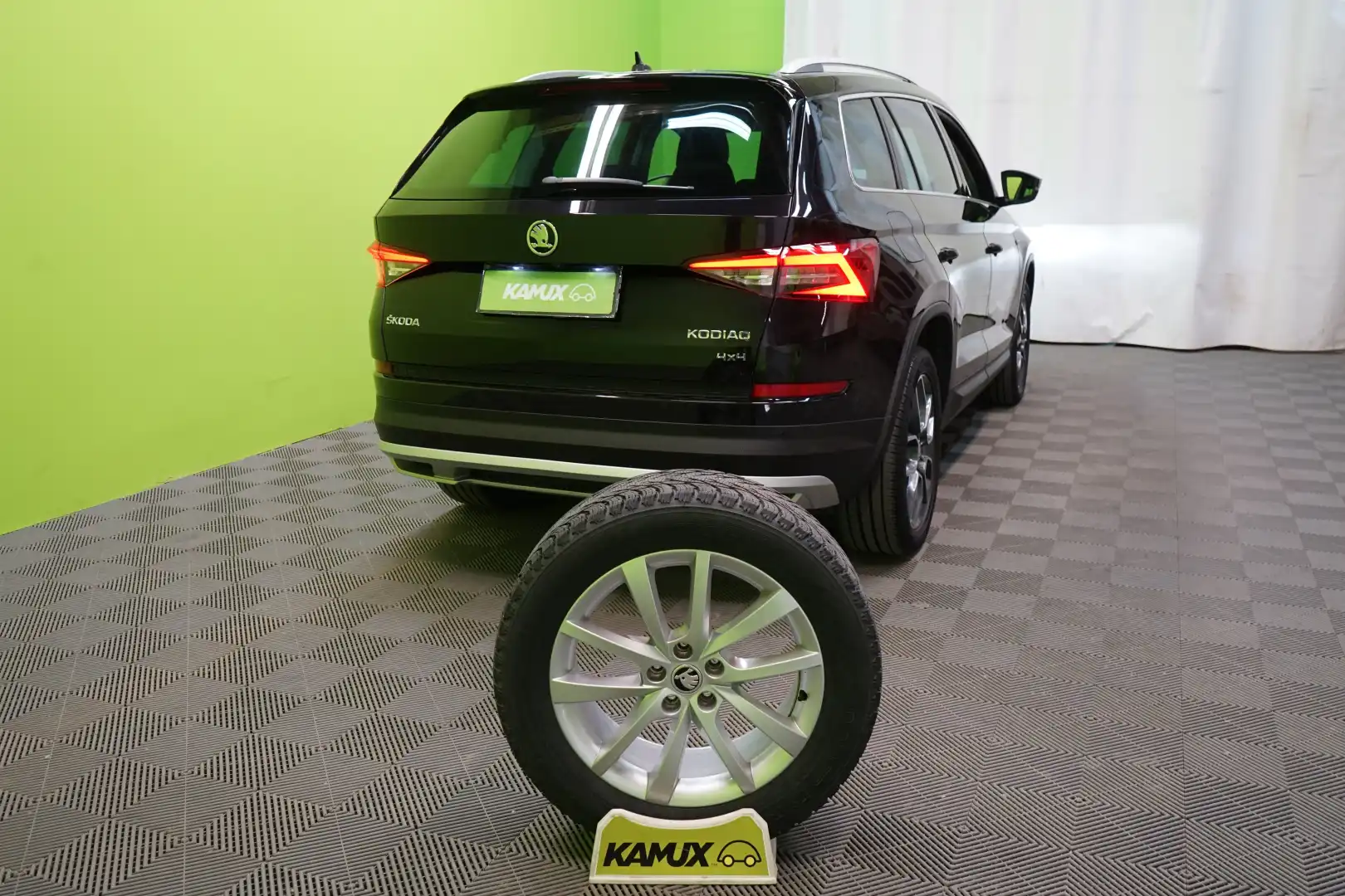 car-image