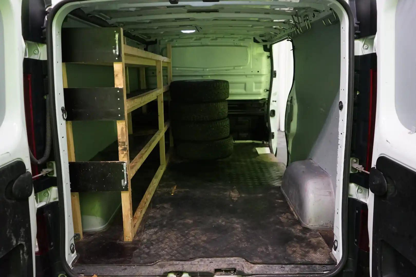 car-image