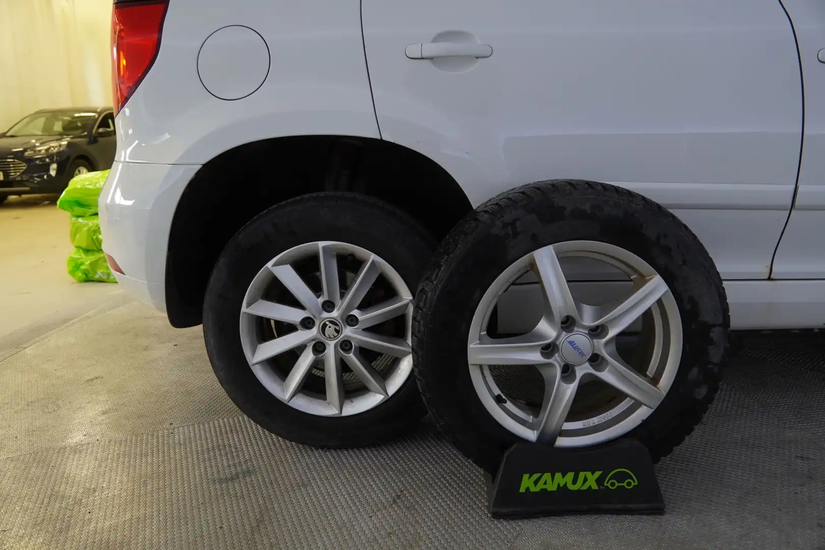 car-image