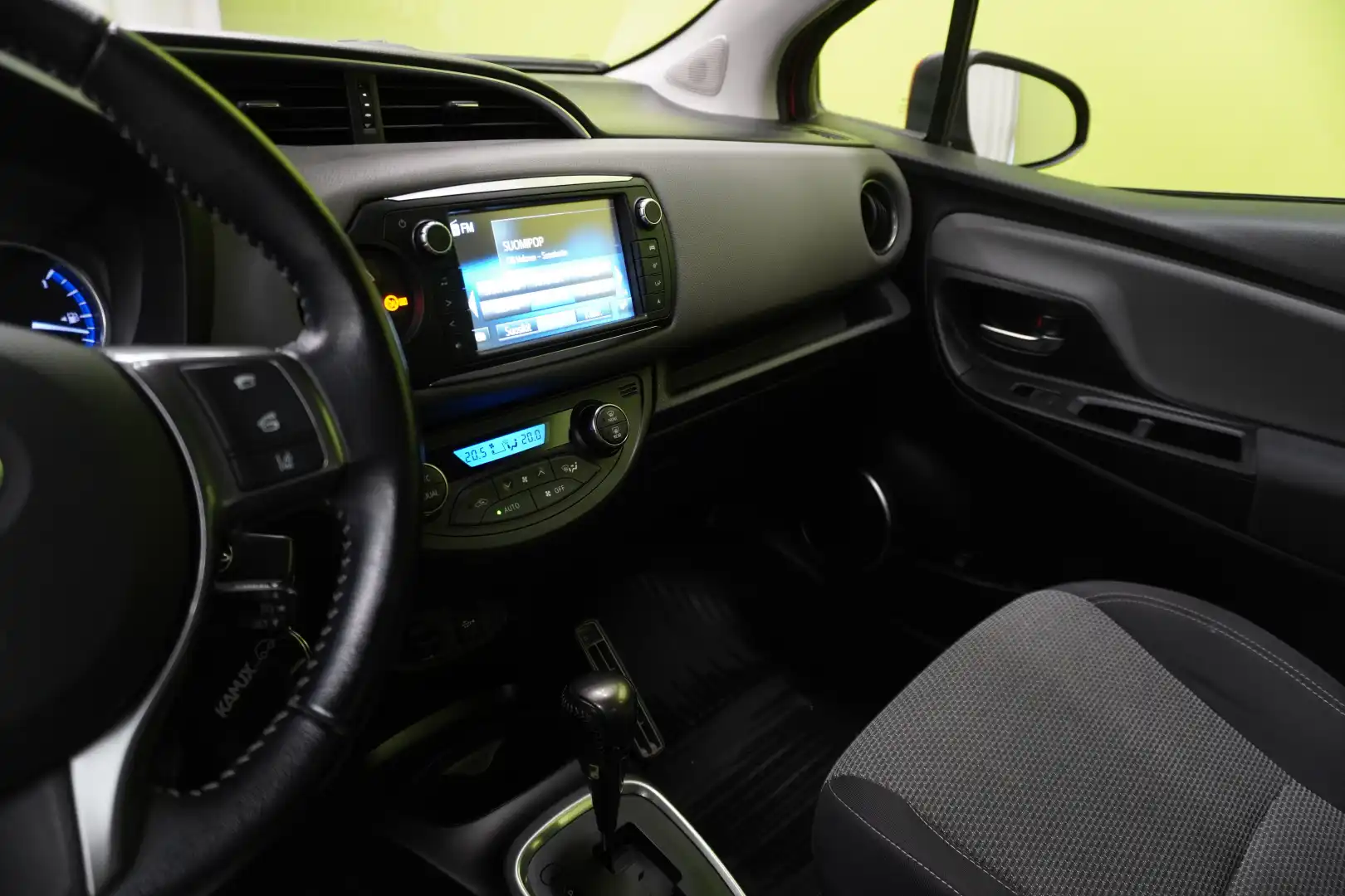 car-image