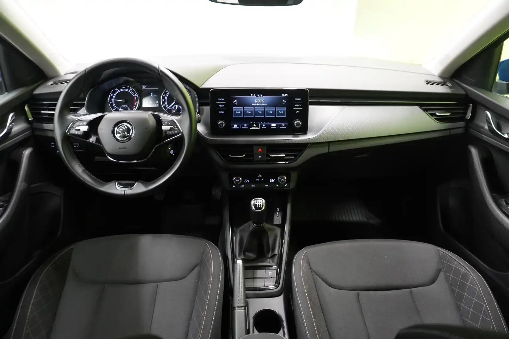car-image